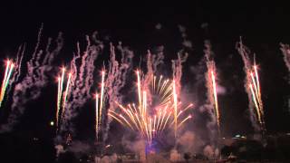 Paris 2014 Feu dartifice  Tour Eiffel Quatorze Juillet Fireworks  14 july [upl. by Lenes151]