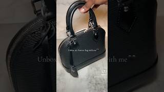 Louis Vuitton alma bb epi leather noir 🖤louisvuitton louisvuittonaddict almabb [upl. by Annahsohs504]