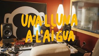 UNA LLUNA A LAIGUA  Txarango feat Zoo [upl. by Jerrylee]