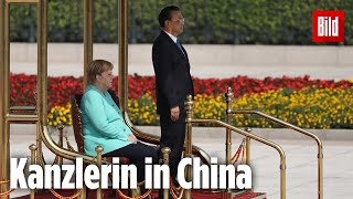 Bei der Hymne sitzt sie wieder  Kanzlerin Merkel zu Besuch in China [upl. by Thorr]