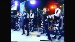 Selena Baila Esta Cumbia Johnny Canales 1991 [upl. by Nogas]