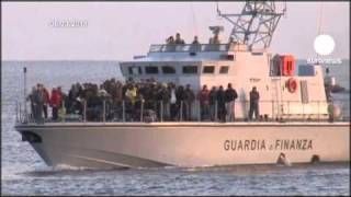 Lampedusa oltre mille immigrati in 12 ore [upl. by Ettevy]