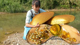 👑💎A golden water treasure the girl found a golden mutated giant clam and many pearls in the river [upl. by Aniratac926]