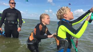 HOE OUD moet je zijn om KITESURFEN TE LEREN  Kitesurfen op Workum Perfect voor kids [upl. by Aloap]