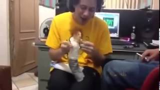 Canserbero cantando junto a su marioneta Es EPICO [upl. by Ronna]