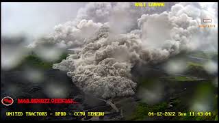 SEMERU ERUPTS  HUGE PYROCLASTIC FLOWS  December 3 2022 [upl. by Peadar]