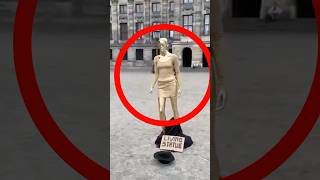 Se puede Ganar  Dinero con un Maniquí Disfrazado en una plaza llena de gente [upl. by Onairpic]