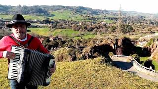 BAJO EL CIELO DE PARÍS  DESDE EL PARQUE  ZOOLÓGICO DE CABÁRCENO  CANTABRIA  NORTE DE ESPAÑA [upl. by Ruvolo]