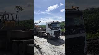 Volvo FH 550 Moving Dozer D85 SS automobile tambangindo tambangindonesia storytime shorts [upl. by Mirelle]