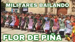 MILITARES BAILANDO FLOR DE PIÑA 🍍 GUELAGUETZA 2019  Video Paco Durán [upl. by Oidacra]