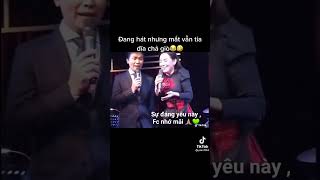 Phi Nhung vừa hát vừa quottiaquot đĩa chả giò [upl. by Animas]