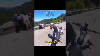 Motociclista Hace un Movimiento Inesperado 🏍️😨 [upl. by Dao]