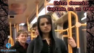 ALARMANTE Una Chica Demonio es Grabada en un Tren [upl. by Ynnhoj]