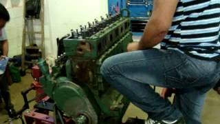 Montando motor MB OM366 08 [upl. by Faden733]