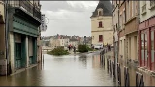 VIDÉO Inondations à Châtellerault  le pic de crue atteint dimanche aprèsmidi [upl. by Nalyak]