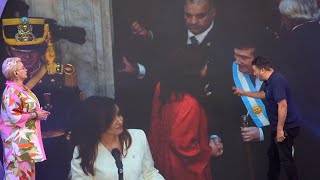 LOS GESTOS DE CRISTINA KIRCHNER Y MILEI EN EL MOMENTO DEL TRASPASO quotPARECÍA ELLA LA PRESIDENTEquot [upl. by Halbert248]