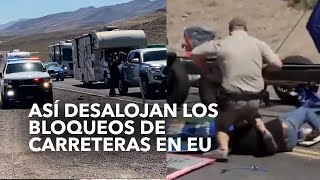 Activistas bloquean carretera y policía les echa encima la patrulla [upl. by Ecilahc492]