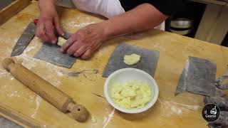 Ravioli al nero di seppia con gamberi e carciofi La Ricetta [upl. by Jozef651]