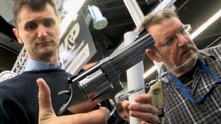 Messe für Waffen in Nürnberg  Faszination für klassische Gewehre ungebrochen [upl. by Yordan]