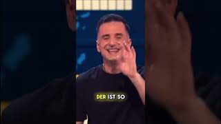 Frauen vs Männer wenn Sie lachen😂😂😂 özcancosar comedian standup standupcomedy laugh fy fyp [upl. by Attenahs]