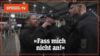 Waffenkontrollen an Berliner Bahnhöfen  SPIEGEL TV [upl. by Srednas]