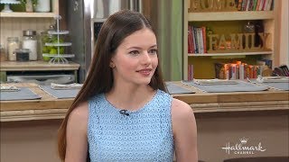 Mackenzie Foy Home amp Family QampA plus Read My Lips Game [upl. by Ticknor]