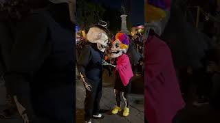 Vivimos una noche llena de tradición color y orgullo en el Desfile de Catrinas y Catrines [upl. by Ydner45]