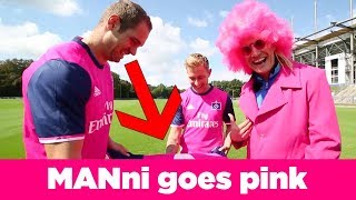 HSV in pink Holtby und Lasogga nehmen Matze Knop auf den Arm [upl. by Yurt654]