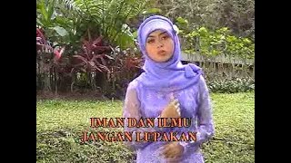 Istiq Arina  Wanita Soleha OFFICIAL [upl. by Nnylekoorb105]