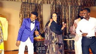 Awale Adan amp Amina Afrik  Taageero Makaa Helaa   New Somali Music Video 2018 Official Video [upl. by Vasyuta930]