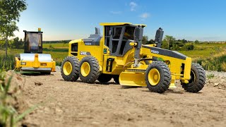 Grading A Road With An RC Motor Grader In 116 Scale [upl. by Storer223]