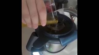 Como echar el aceite para hacer alioli o mayonesa con Thermomix [upl. by Jr7]