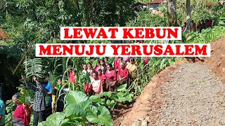 Umat Detukeli Perarakan Minggu Palma Lewat Kebun Pater Carles Berkebun Ibadah Kita Orang Detukeli [upl. by Jennica]