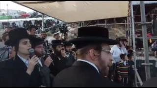 Motty Steinmetz amp Ahrele Samet Sing  Toldos Avraham Yitzchok Bonfire In Meron  20175777 [upl. by Enidanreb]