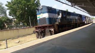 Cholan Express Entering Tirupadripulyur 2017 memories travel cholanexpress traveldiaries [upl. by Goda930]