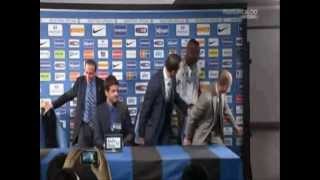 Lintrusione di Balotelli durante la conferenza stampa di Stramaccioni 2732012 [upl. by Ecinrahs818]