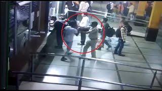 Thief Caught on Camera Thief Caught Red Handed While Pickpocketing in India Beaten By Cop [upl. by Atkinson]