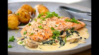 Bagt laks med champignon sauce og spinat [upl. by Eannyl]