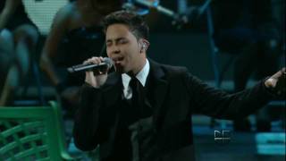 Prince royce Premios lo nuestro 2012  Las cosas pequeñas en vivo HD [upl. by Ecirtnahs]