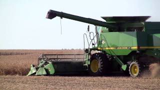 John Deere 9500 Combine Operated by Larry Zimmerman on 1062011 [upl. by Noral]