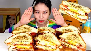 SUB 단무지계란토스트 Egg Danmoojiyellow pickled radish Toast Sandwiches 먹방 Mukbang Eating Sound [upl. by Rondon712]