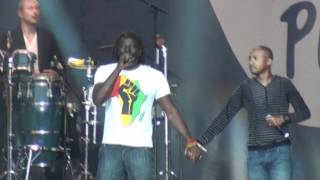 Ouvrez les frontieres TIKEN JAH FAKOLY amp SOPRANO Live a paris Champs de Mars [upl. by Nnyledam]