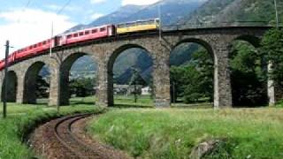 Bernina Express auf dem Kreisviadukt bei Brusio [upl. by Mcnutt]