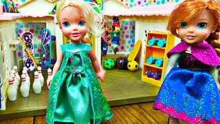 Elsa and Anna toddlers shopping at the new Barbies sports shop [upl. by Imtiaz]