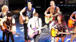 Green Days American Idiot the Musical  Good Riddance Encore feat Billie Joe October 1 2010 [upl. by Onit]