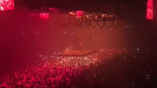 Kanye West has entire arena sing quotHeartlessquot for him [upl. by Hsepid]