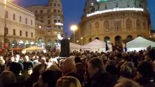 Acceso lalbero di Natale a Genova in piazza De Ferrari a Genova [upl. by Jarita]