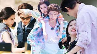 A series of moments Ding Yuxi and Yu Shuxin are quotso sweetquot make fans wish they become a couple [upl. by Alvarez]