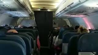 La reacción de los pasajeros de un avión al enterarse de que viajaban con héroes de Malvinas [upl. by Enitnatsnoc604]