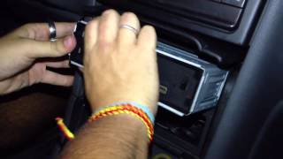 Montando una radio en el renault laguna [upl. by Gabrielson]